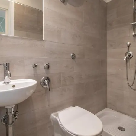 Lion Renting Trastevere 3* Rome